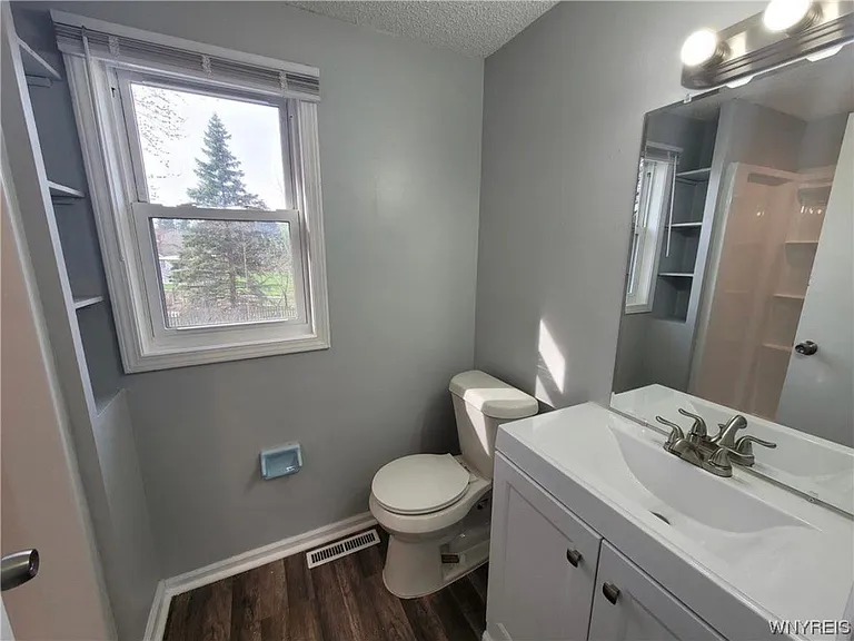 48 Taverly Dr — Photo 17