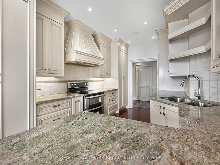1166 Bay St #Penthouse 1 — Photo 20