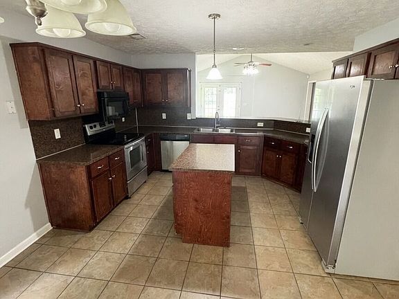 5th image of 526 Vista Dr