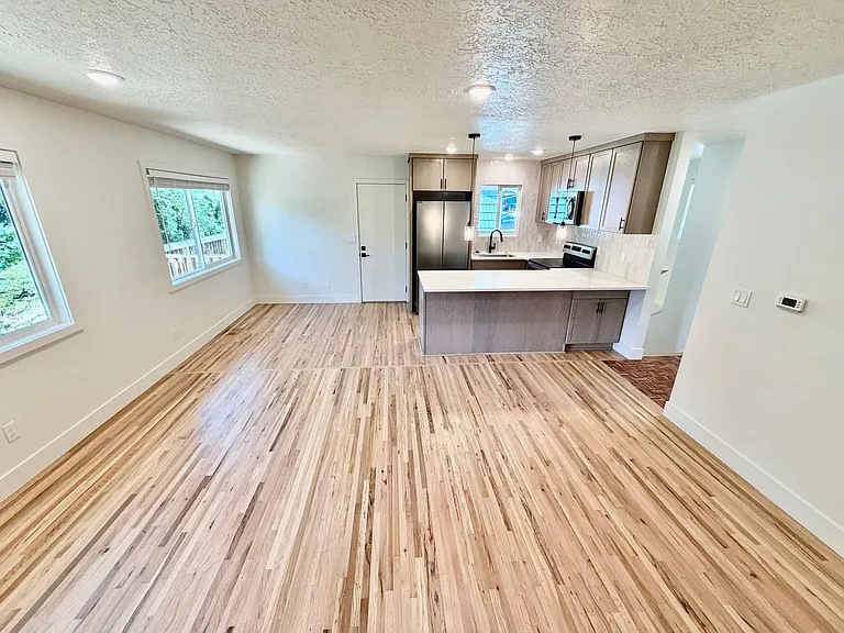 7407 SW 36th Ave — Photo 9