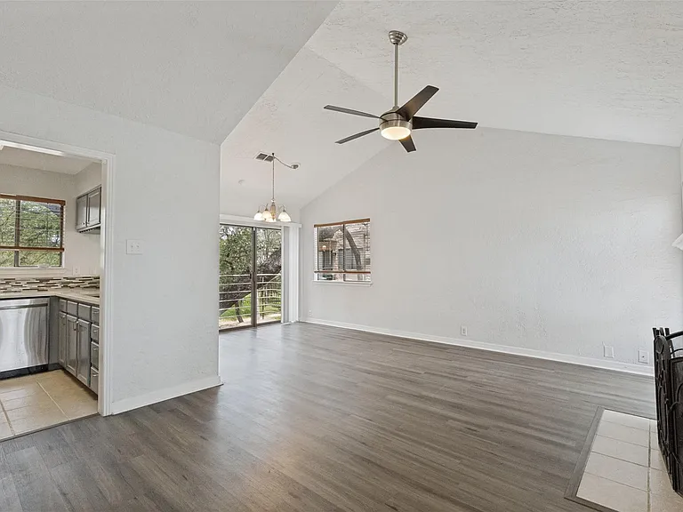 6810 Deatonhill Dr #204 — Photo 4