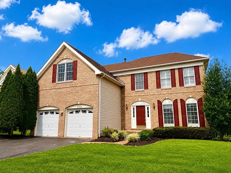 43520 Lucketts Bridge Cir — Photo 1