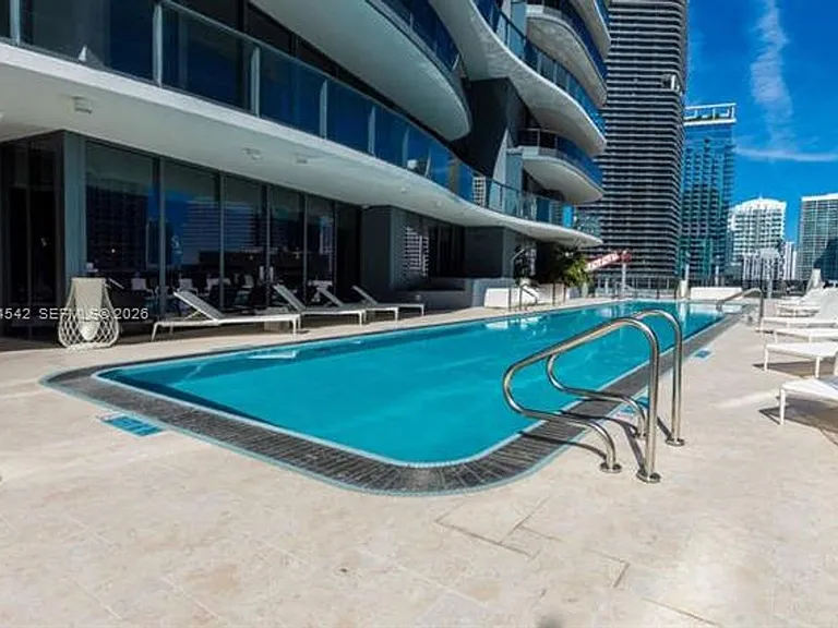 1000 Brickell Plz #CU-4104 — Photo 38