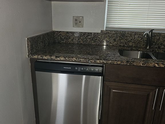 5th image of 2822 Somerset Park Dr APT 201