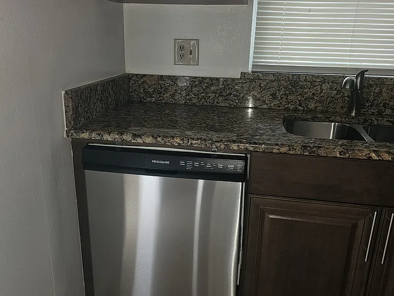 2822 Somerset Park Dr #201 — Photo 5
