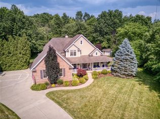 3095 Creek View Dr, Cuyahoga Falls, OH 44223