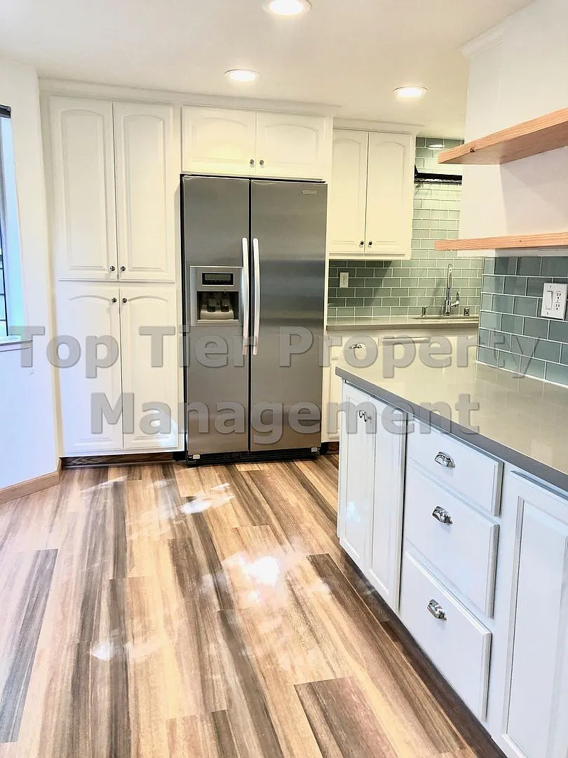 Spacious 2 Bd/ 2.5 Ba/ 1405 sf Walnut Creek Townhouse available early October for Lease! — Photo 2