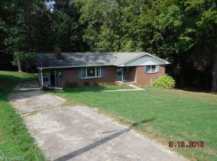 1110 Nature Ln, Walnut Cove, NC 27052