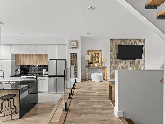 2nd image of 373 Rue Rena Lecavalier