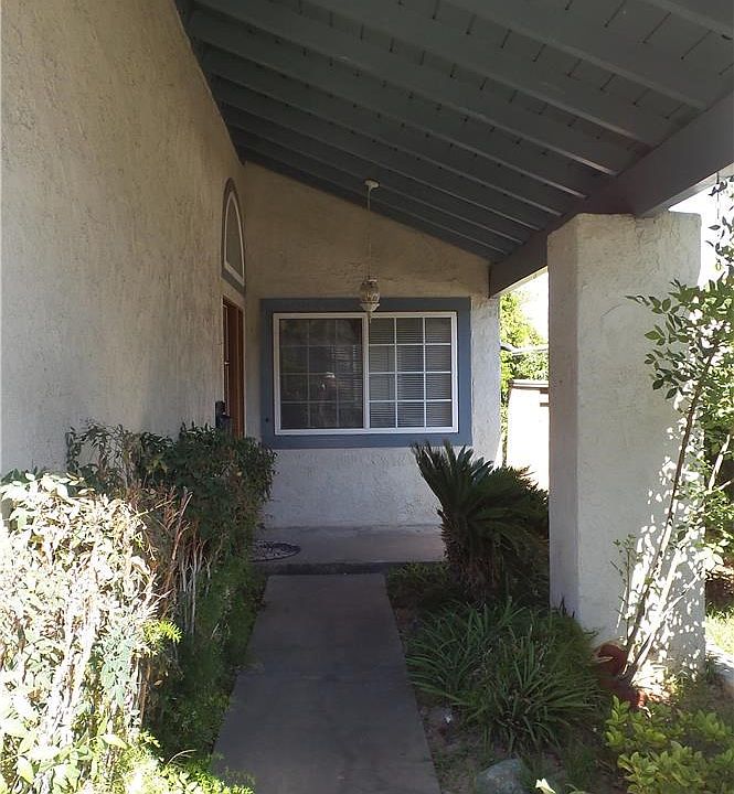 1st image of 25474 Avenida Escalera