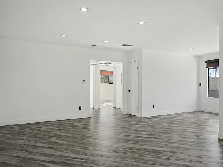 955 N Oxford Ave #5 — Photo 6