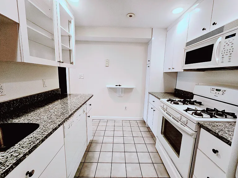 108 Myrtle St #11 — Photo 3