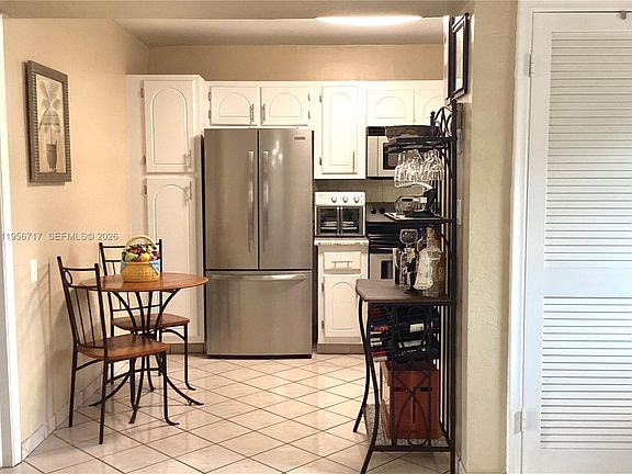 4th image of 361 S Hollybrook Dr APT 305
