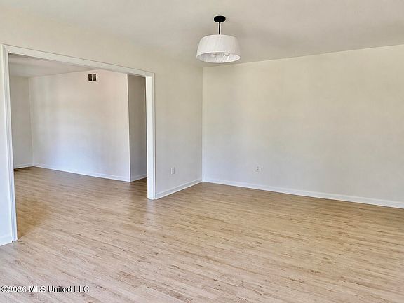 5th image of 1645 Hickory Dr