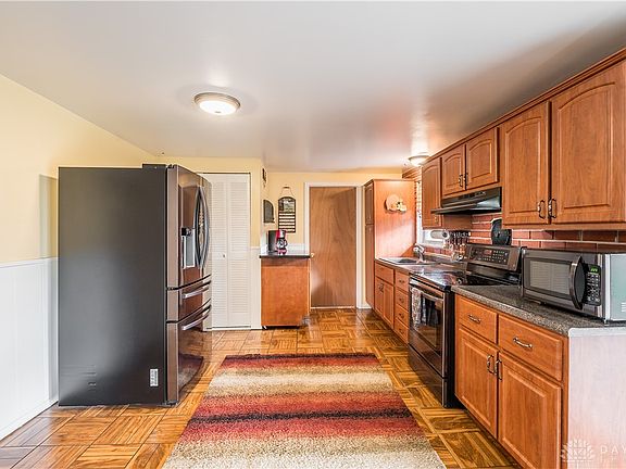 3rd image of 114 Silverstone Dr