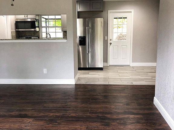 5th image of 10 Azalea Dr #1