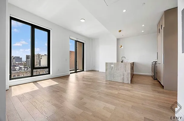Living room, photo 1