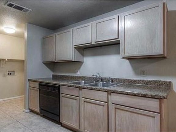 5th image of 8115 Marydean Ave