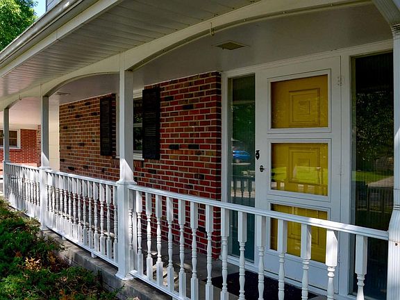 3rd image of 5840 Earl Dr
