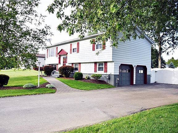 3rd image of 3 Meadowbrook Dr