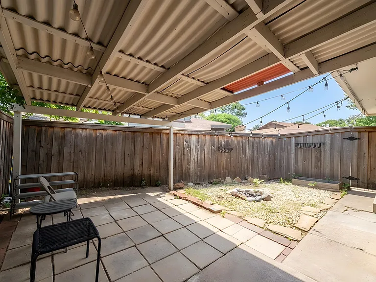 513 Hunters Glen St — Photo 24