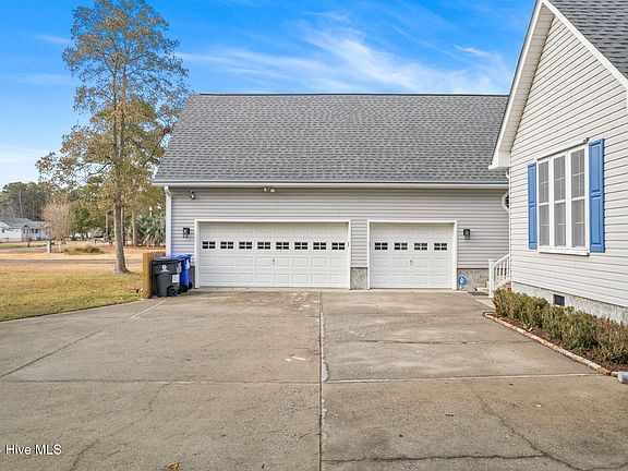 4th image of 70 Fairway Drive