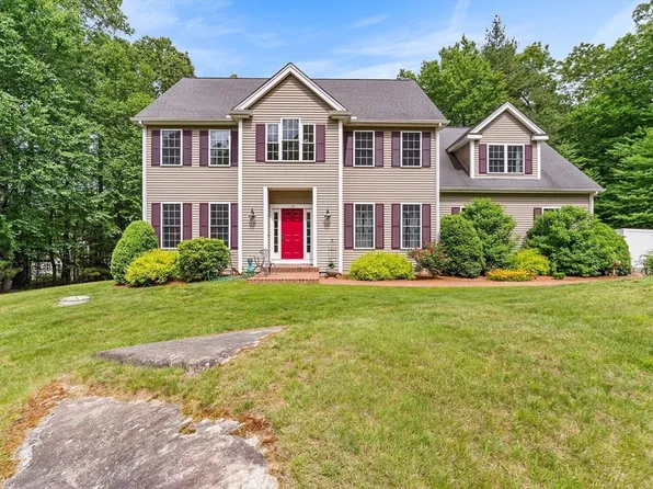 15 Gervais Way, Uxbridge, MA 01569