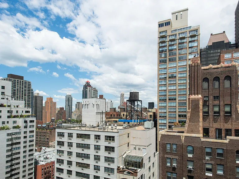 Elevate your lifestyle at Marquis Apartments, where modern elegance meets urban convenience. Enjoy stunning skyline views and top-notch amenities just moments from everything you love. Schedule a tour today and see your new home!
