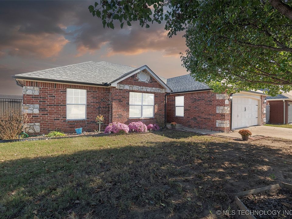 1st image of 1102 S Catalina Dr