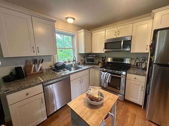 4th image of 24 Beacon Pl