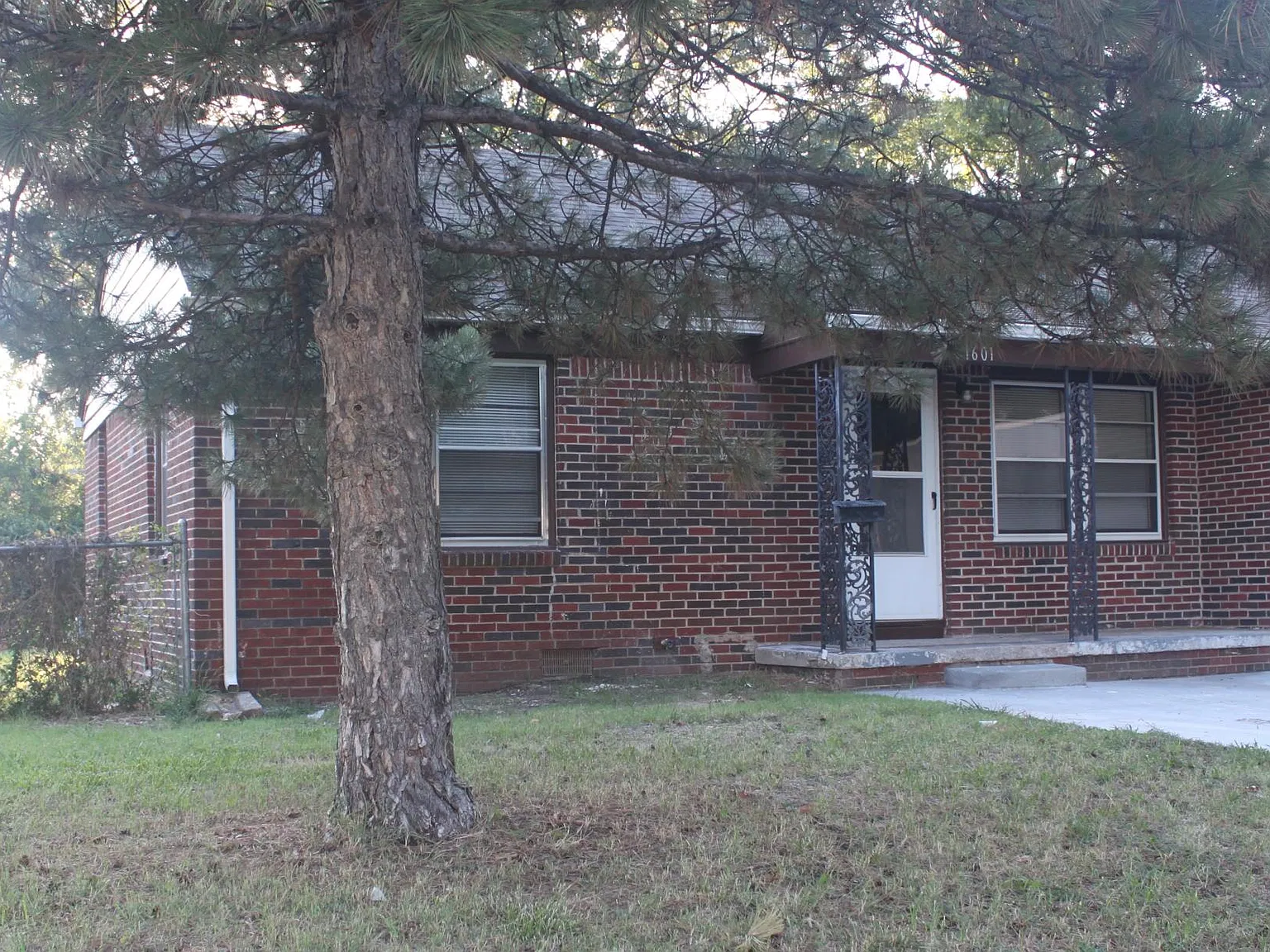3 bed, 1048 sqft, $1,000 — Photo 2