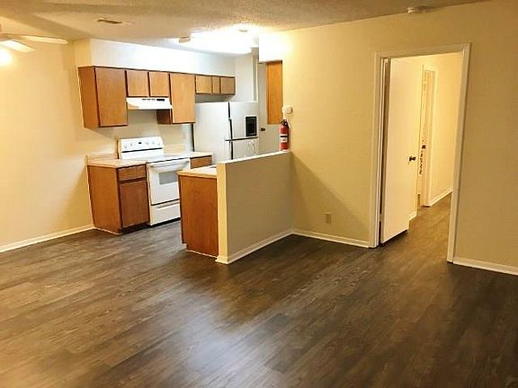 4th image of 8702 Piney Point Dr #A