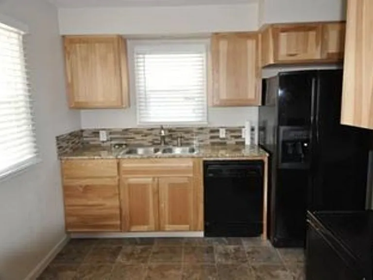 1508 E Wabash Ave — Photo 3