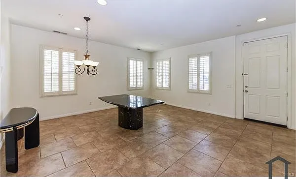 6 bed, 2504 sqft, $4,300 — Photo 4