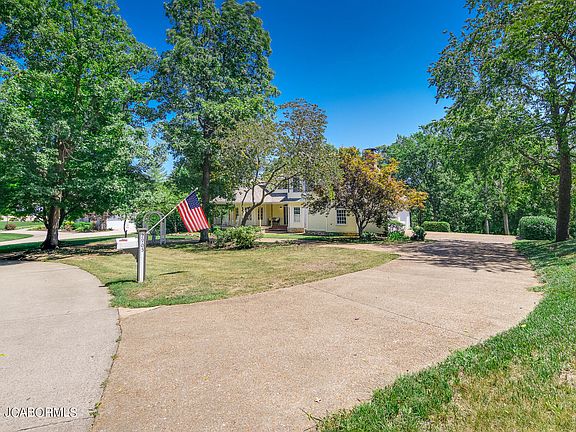 5th image of 2905 Foxdale Dr