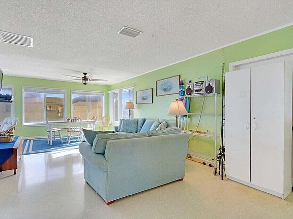 4th image of 1501 NE Ocean Blvd APT 2