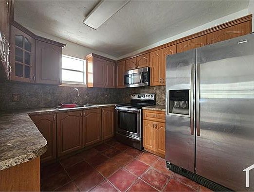 5th image of 1330 NW 82nd St