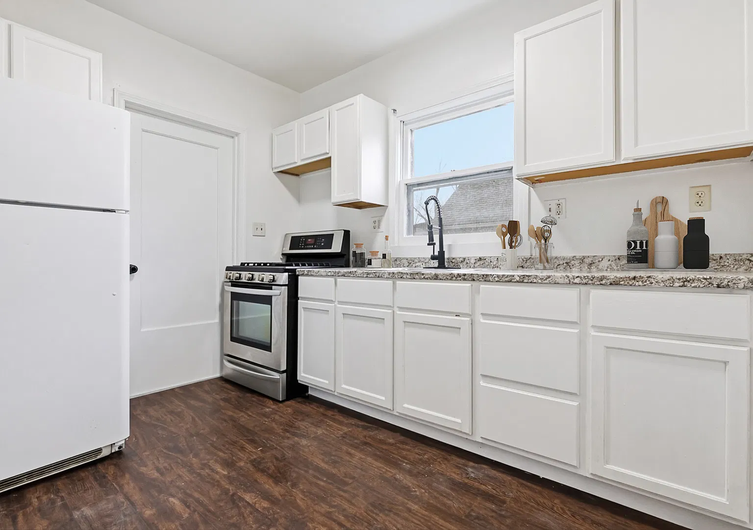 3 bed, 1.5 bath, 1060 sqft, $1,600 — Photo 4