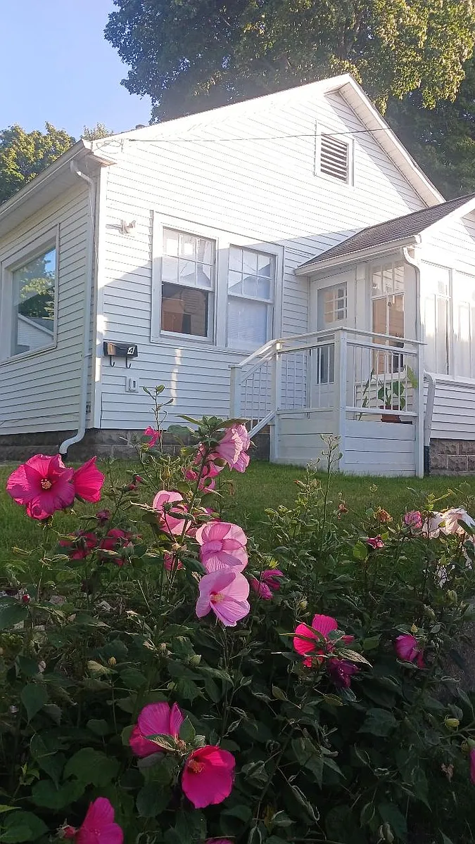 Photo 1 of 21 - 3259 Thompson Ave #4 - Muskegon, MI Primary Photo - 3259 Thompson Ave #4