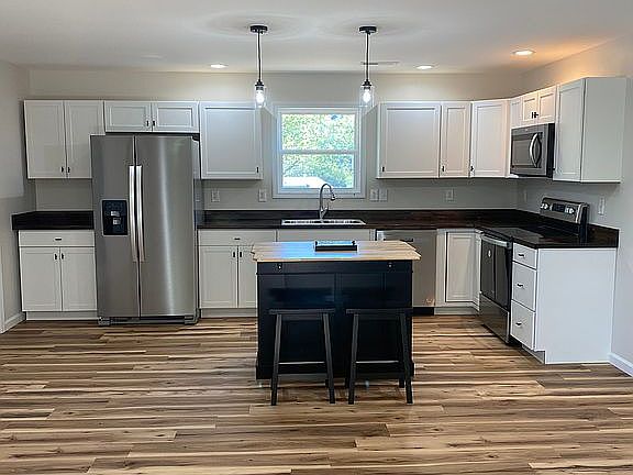3rd image of 135 Lakeview St