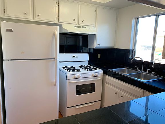 5th image of 4069 Oakwood Ave APT 10