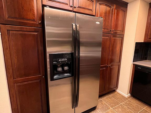 Stainless steel refrigerator and plenty of storage