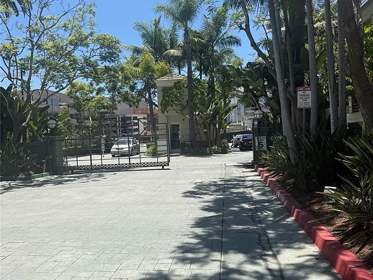 2243 Martin #217 — Photo 33