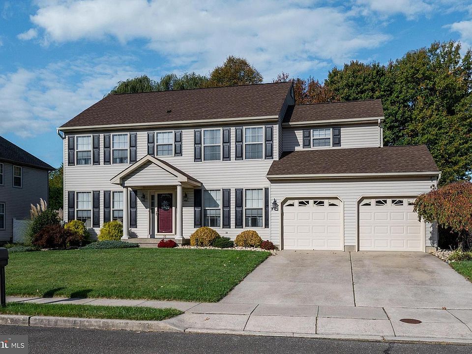 1st image of 10 Whitehaven Dr