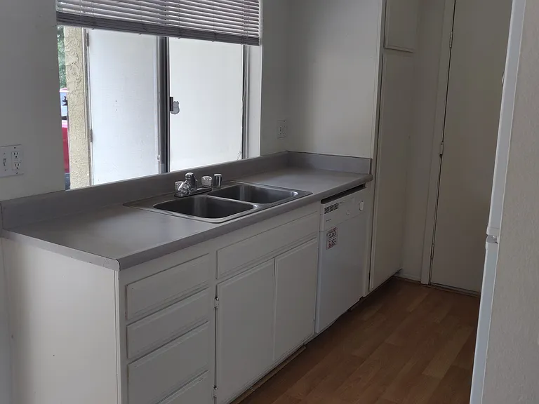 1617 Basset Ln — Photo 2