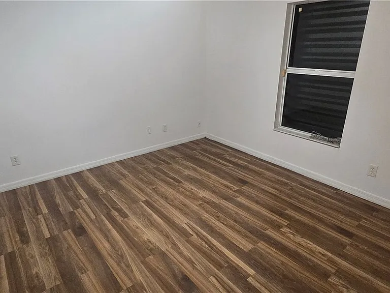 573 Bell Blvd S — Photo 6