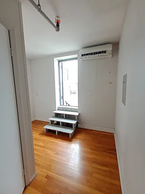 Rented by City Vista Inc | media 33