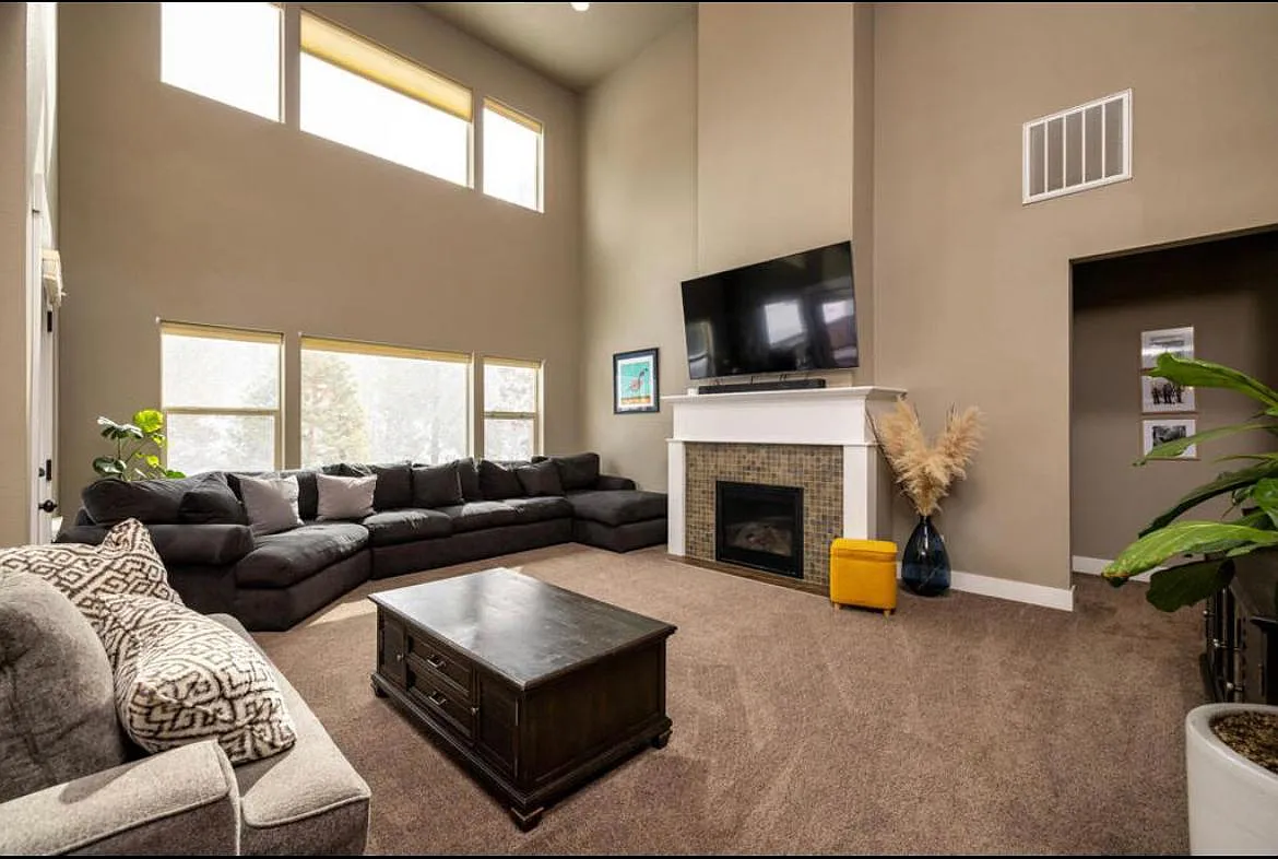 1087 Timber Mountain Ln — Photo 1