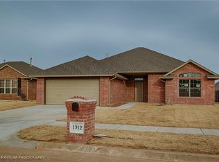 1912 Hebron Ct, Yukon, OK 73099