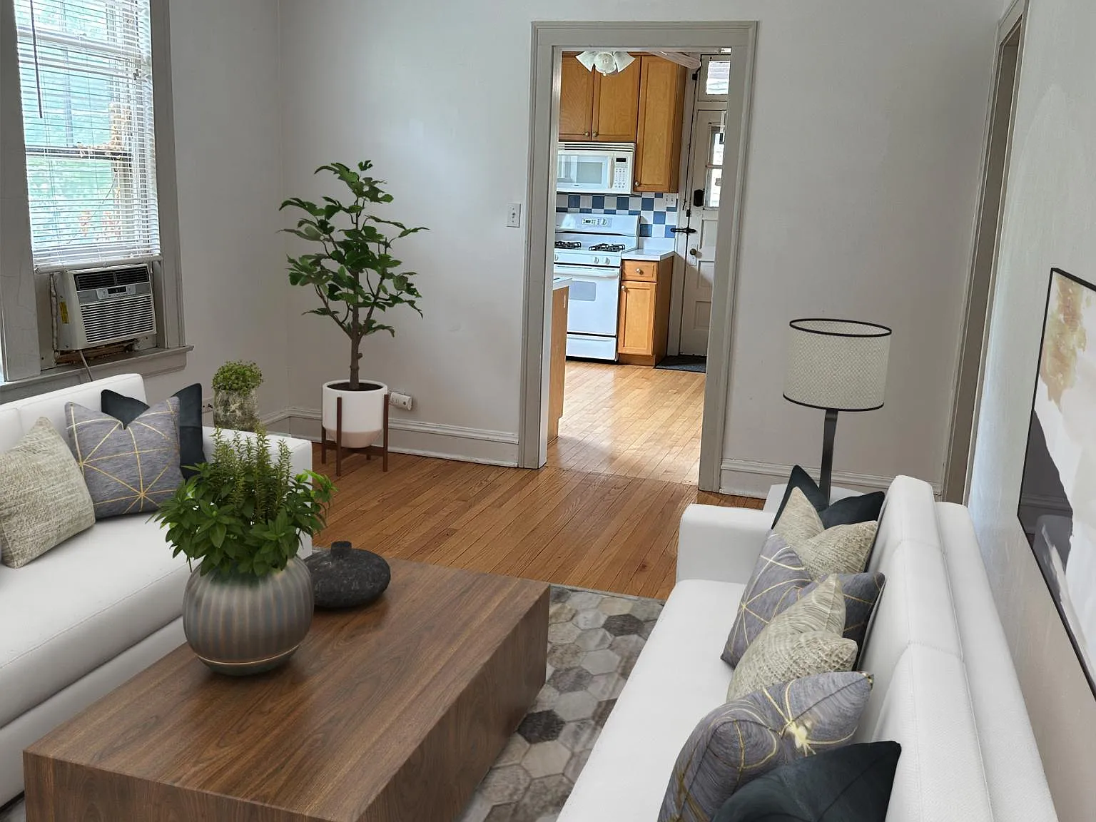 6 bed, 2.5 bath, 2400 sqft, $7,800 — Photo 3